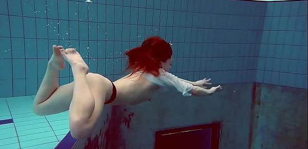  Underwater swimming babe Alice Bulbul